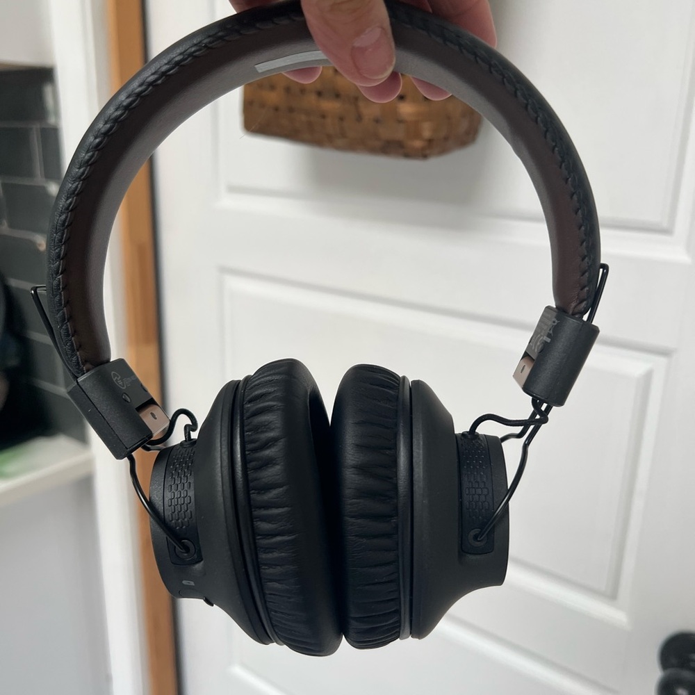 Avantree Wireless Black and Brown Headphones